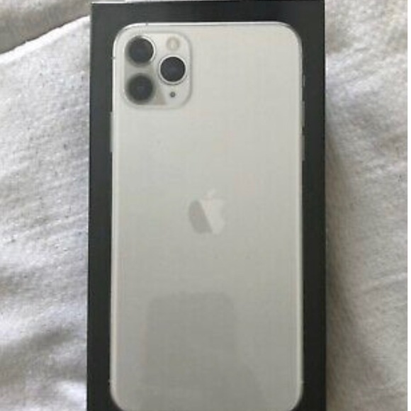 IPhone 11 Pro Max Sliver 64gb - Picture 1 of 1
